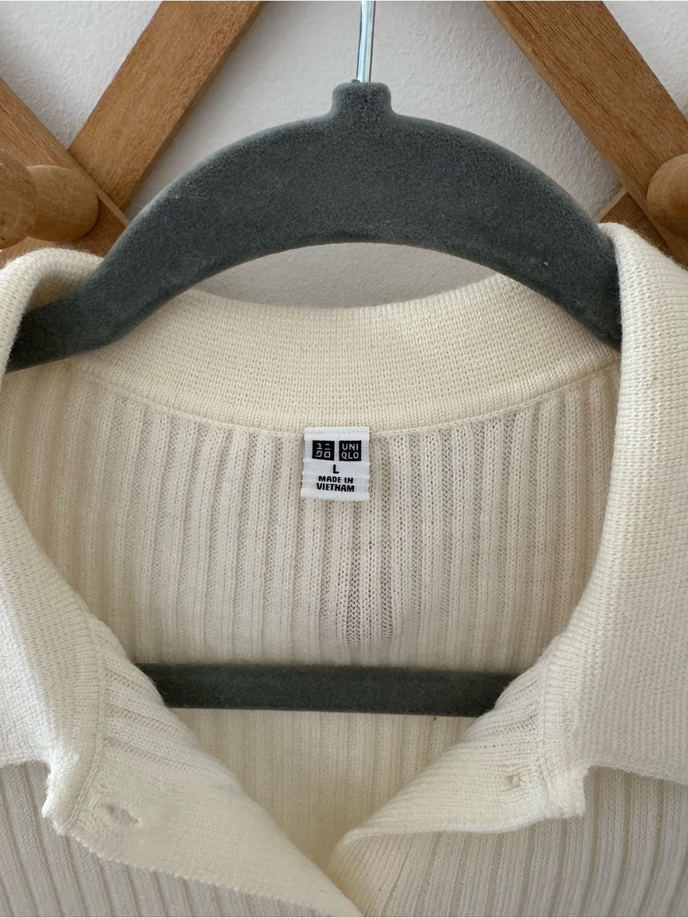 100% Wool Cream Ribbed Button-Up Collared Top - Picture 2 of 5